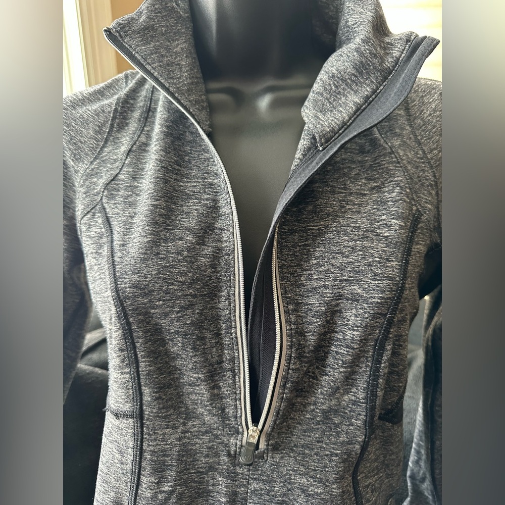 ✨ Lululemon gray zip‑front long-sleeve with thumbholes, form‑fitting, size small